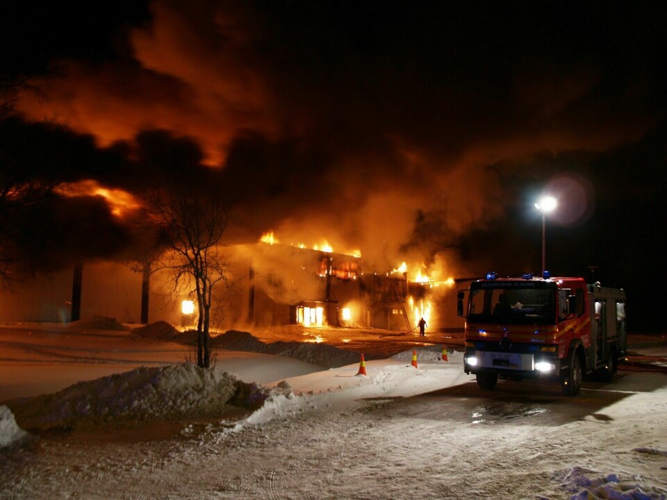BRANN: Det var i løpet av Henriksens første år i brannvesenet flere branner enn trafikkulykker å rykke ut til. Den verste brannen han kan minnes er likevel brannen i Balsfjordhallen i 2010. Foto: Arkivfoto