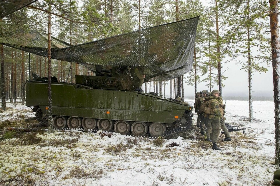 Norske soldater i kamuflasje uniform og med våpen på øvingsfeltet ved Rena militærleir i 2017. Foto: Vidar Ruud / NTB scanpix 