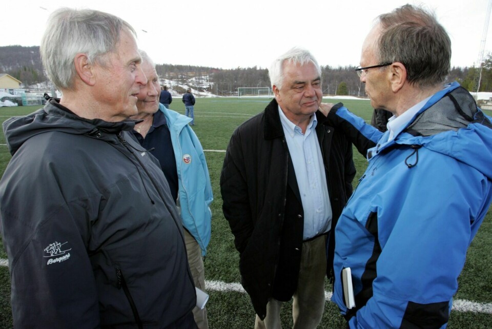 PÅ BESØK: Tidligere fotballpresident Per Ravn Omdal gjester Bardufoss på fredag, slik han også gjorde for en del år siden da han traff gamle fotballvenner. Foto: Ivar Løvland