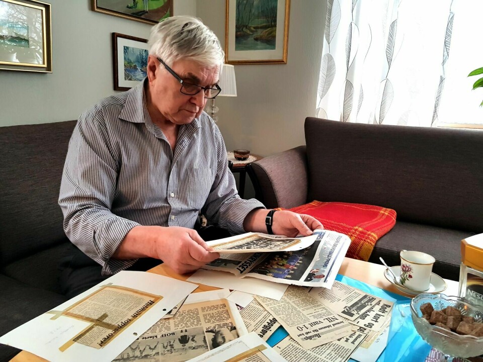 SAMLER UTKLIPP: Emil Sjøtun samler på avisutklipp og historisk dokumentasjon fra NILs snart 85 år gamle historie. Foto: Ivar Løvland
