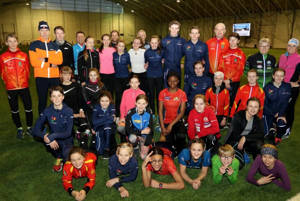 SAMLET: Deltakerne på helgas friidrettssamling i storhallen på Bardufoss. Foto: Ivar Løvland