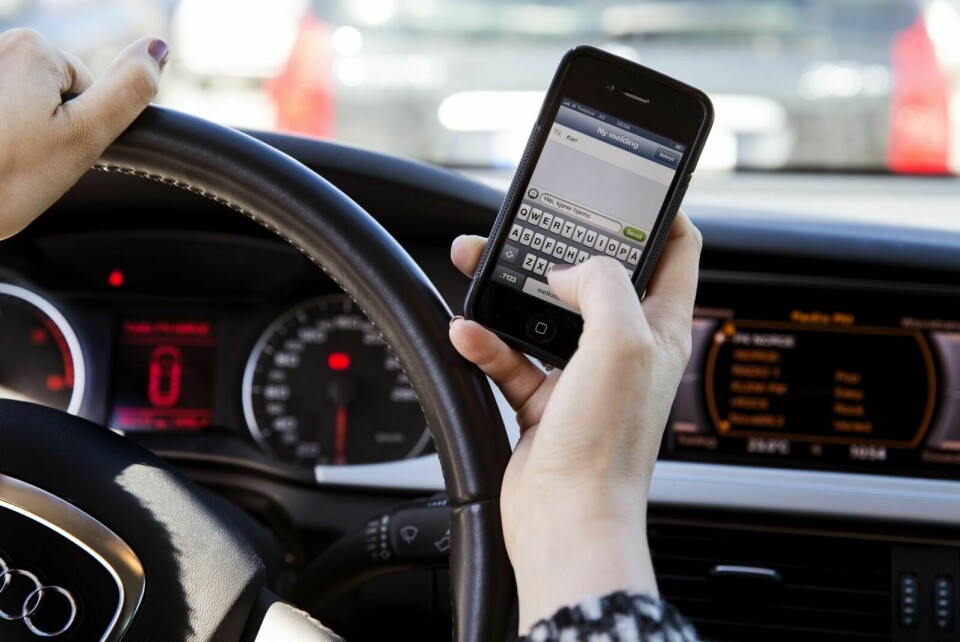 STRENGERE: Reglene for bruk av mobiltelefon i bil har blitt innskjerpa. Foto: Erlend Aas/ NTB Scanpix
