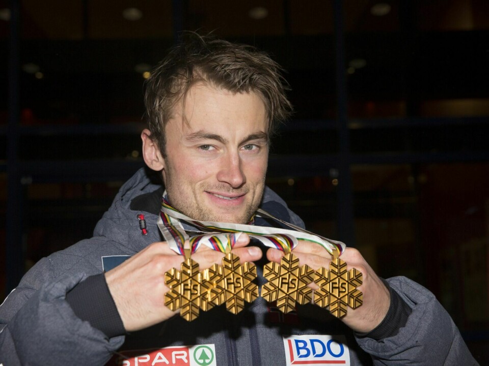 FERDIG: I går kunngjorde Petter Northug at han legger opp. Det markerer slutten på en stor skikarriere. Her er han med sine fire gullmedaljer som ble vunnet under VM i Falun i 2015. Foto: Terje Bendiksby / NTB scanpix