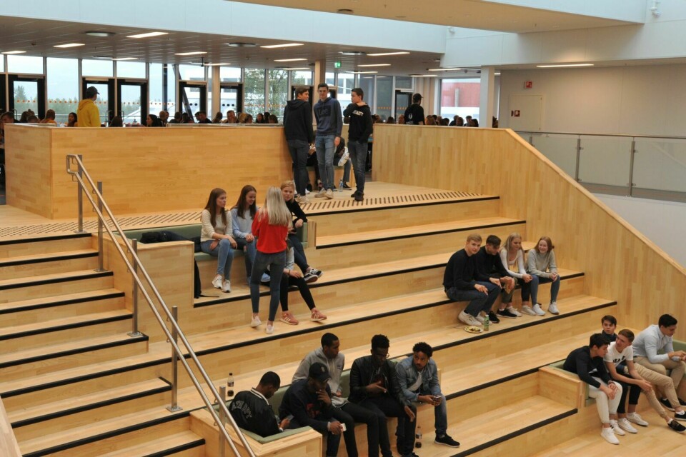 BESTÅR: Ved Bardufoss videregående skole er de bedre på å bidra til at elevene består, enn ved de fleste andre videregående skoler i landet. Foto: Malin C. Straumsnes