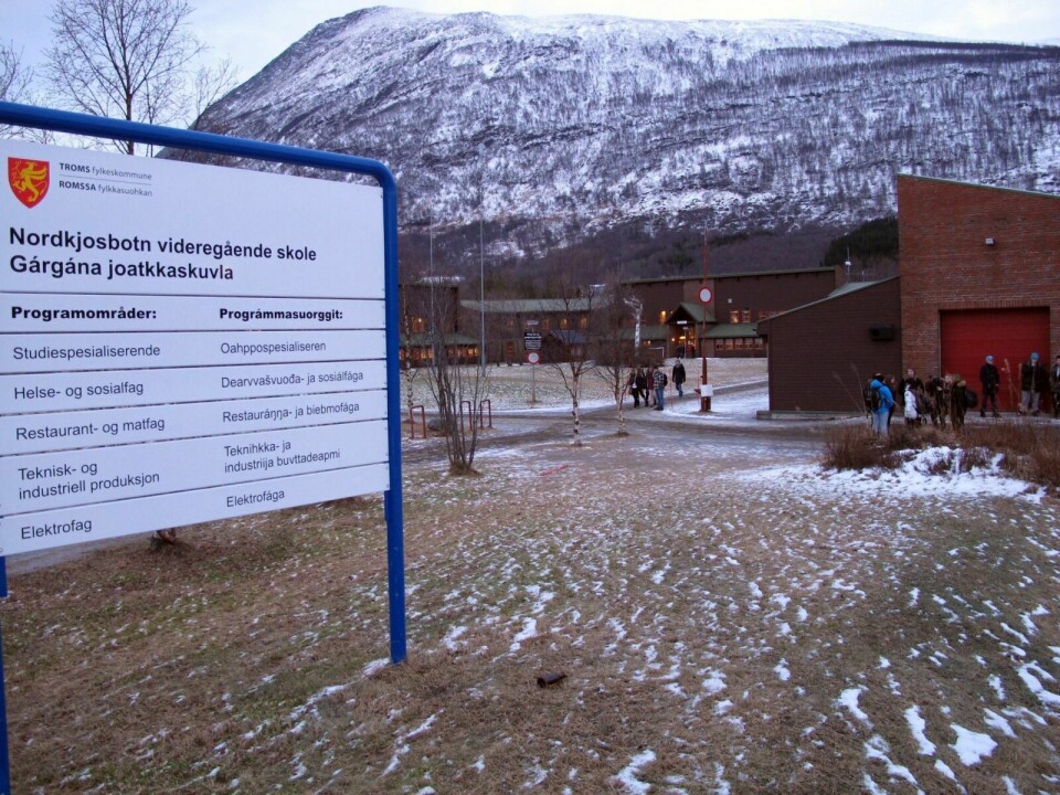 SMITTE: Det er nå kjent at det er smitte av covid-19 ved Nordkjosbotn videregående skole. Foto: Ivar Løvland (arkiv)