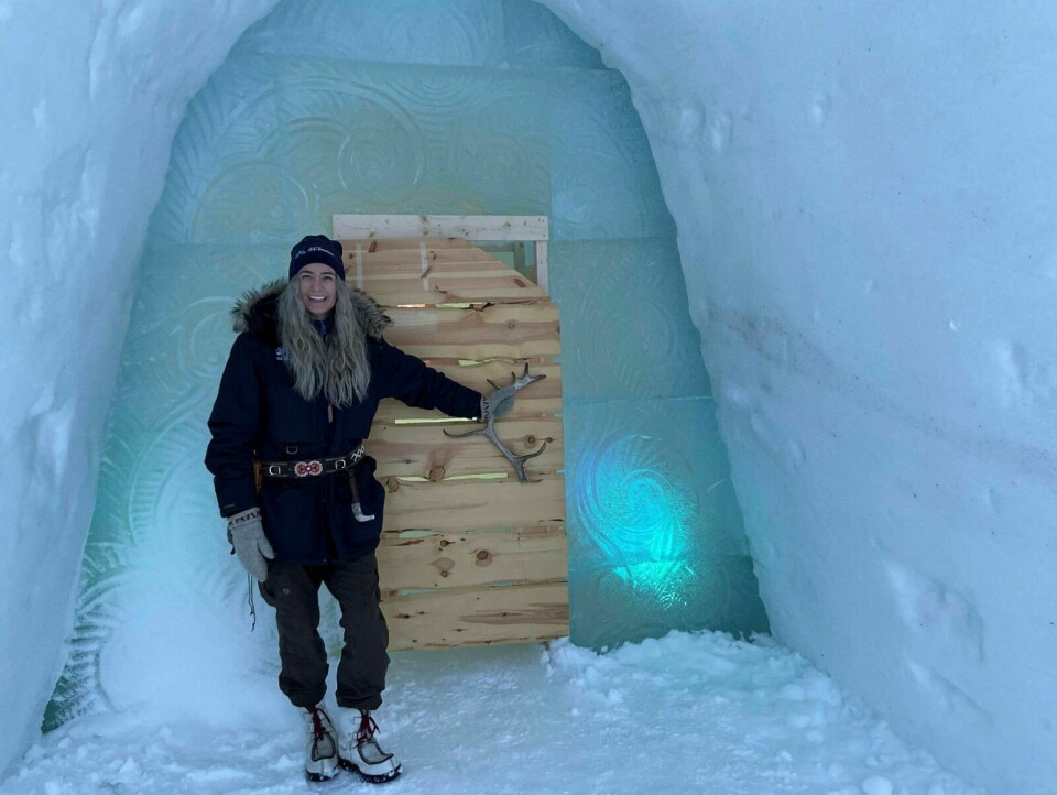 SPENT: Eelke Emilia Christinesdotter i Tromsø Ice Domes kunne i fjor melde om en knallsesong for ishotellet i Tamokdalen. Nå er hun spent på hvordan årets sesong vil bli. Arkivfoto: Kari Anne Skoglund