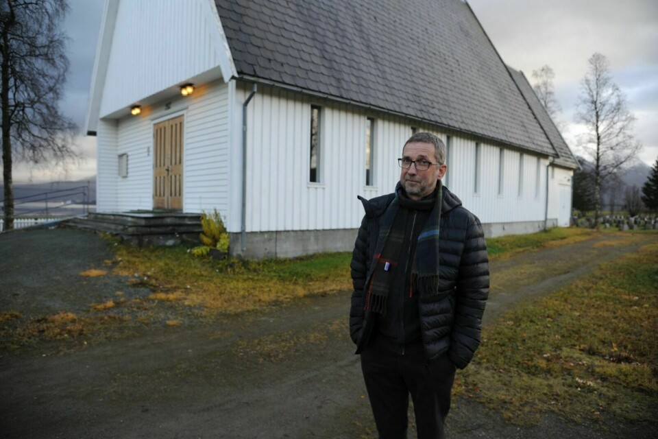 SPENNENDE JOBB: Pål Thomas Berg tror han går en spennende tid i møte i den nye jobben som kirkeverge i Balsfjord. Foto: Maiken Kiil Kristiansen
