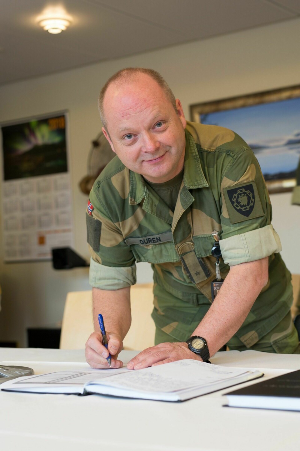 SJEFSSKIFTE: Plassmajor Kristian Liland Ouren takker for seg som plassmajor. Nå venter ny stilling som sjefssersjant i Operasjonsstøtteavdelinga. Foto: Forsvaret