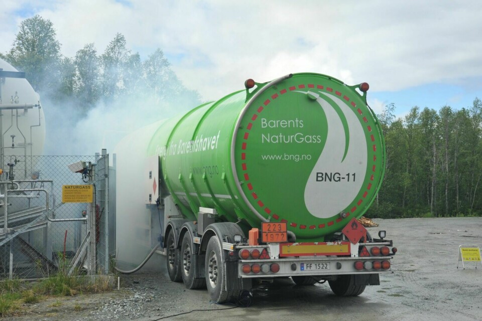 SIMULERT GASS: Denne gangen var det heldigvis bare øvelse, og ikke naturgass som sivet ut av tankbilen. Foto: Fredrikke Fjellberg Moldenæs