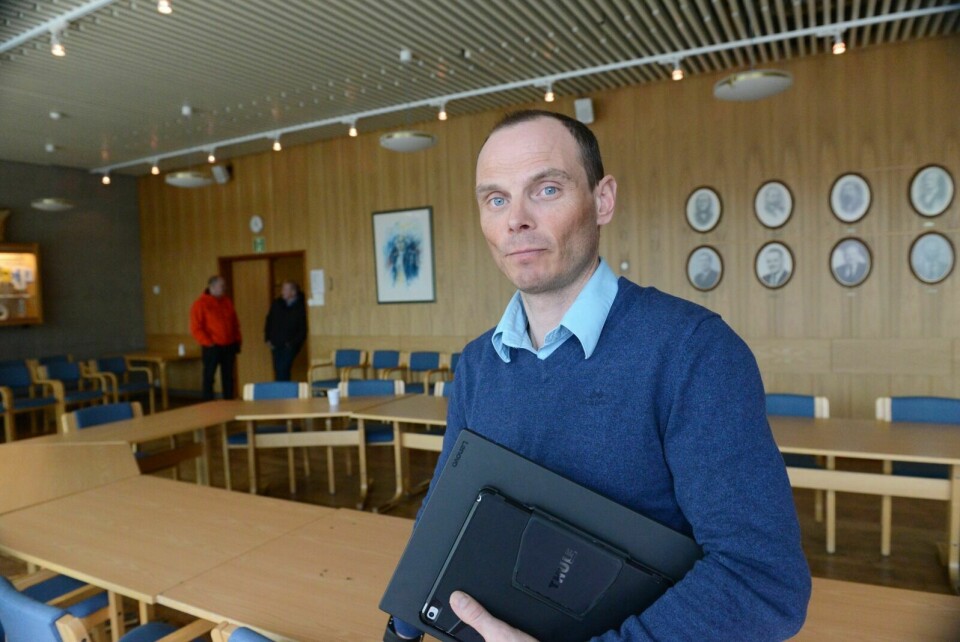 PURRER PÅ: Toralf Heimdal har purret på Forsvaret i håp om å få en løsning slik at sivile kan reise med Forsvarets flybuss i Indre Troms. Foto: Knut Solnes