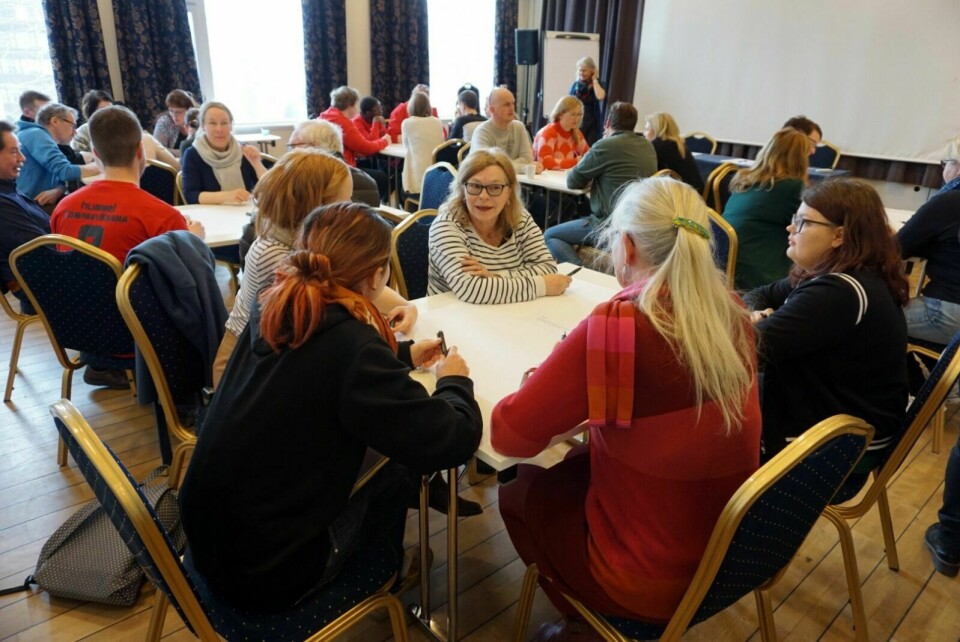 ÅRSMØTE: Årsmøtedeltakerne fra revy- og teaterlag i Nord-Norge stilte sterkt opp på årsmøtet til HATS i Tromsø. Foto: HATS