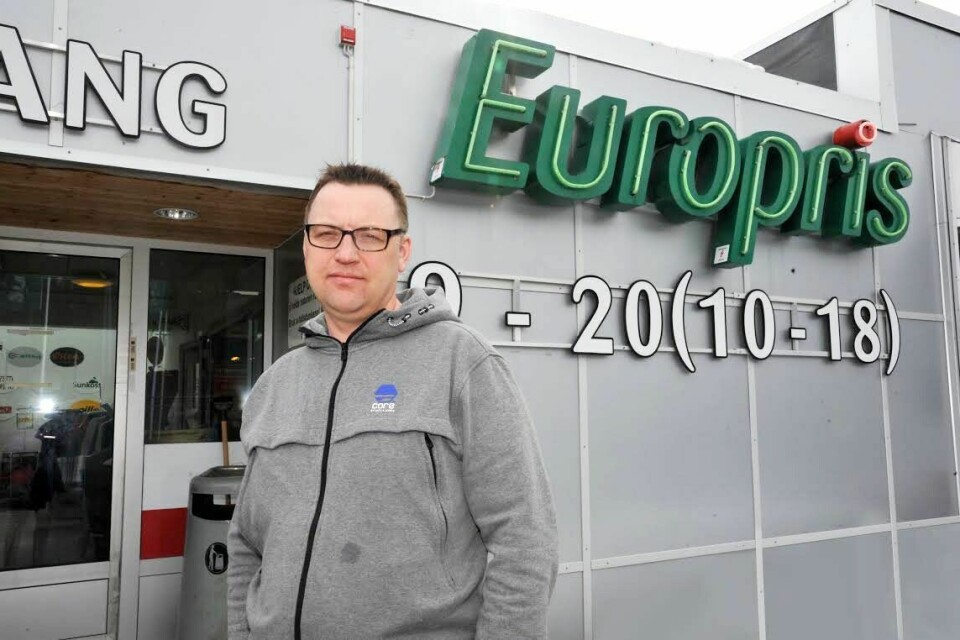 HAR SLUTTET: 1. april var tida som eier og butikksjef for Europris-butikken på Bardufoss over for Leif Madsen. Han satser videre med butikken på Finnsnes. Foto: Andrea Sofie Nilssen