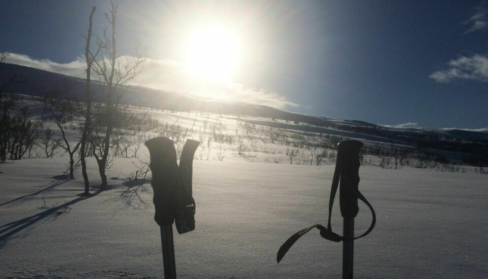 NÅ BLIR DET PÅSKESOL: Finn fram ski, sekk og blåswix. Nå blir det godvær resten av påsken. Foto: Knut Solnes