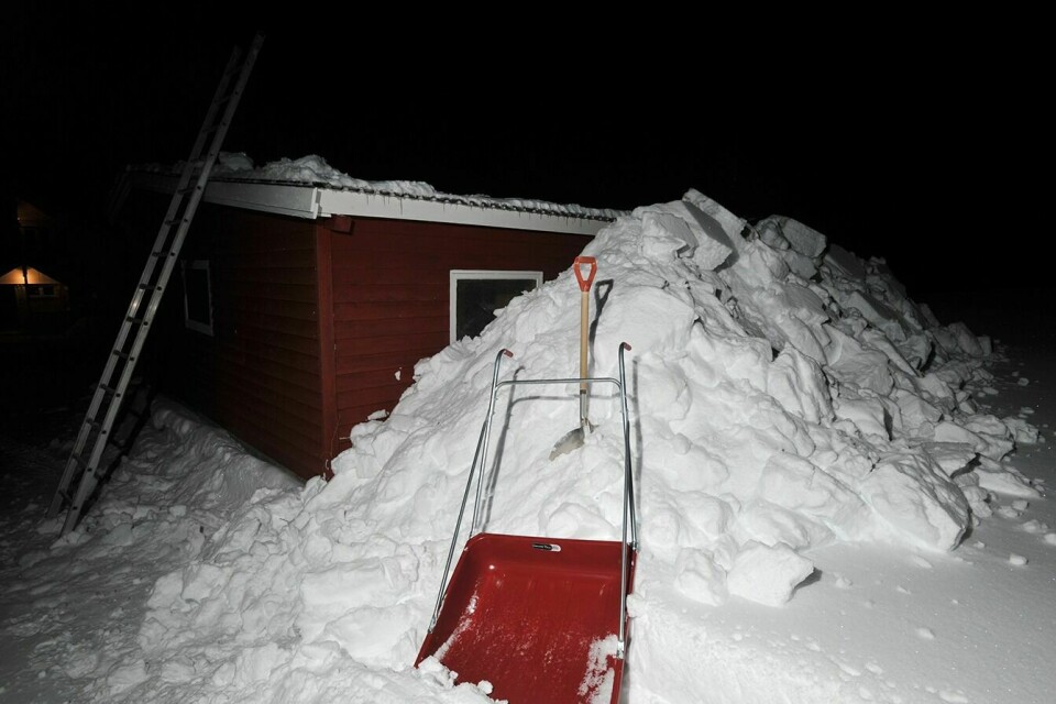 SNØ: Store hauger med snø er ikke spesielt trygge for barn og leke i, mener Fylkesmannen i Troms. Foto: Illustrasjonsfoto