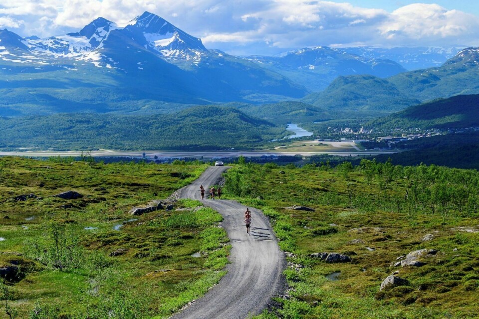 IDYLL: Flott utsikt fra Andsfjellet for løperne. Foto: Ole Reidar Mathisen