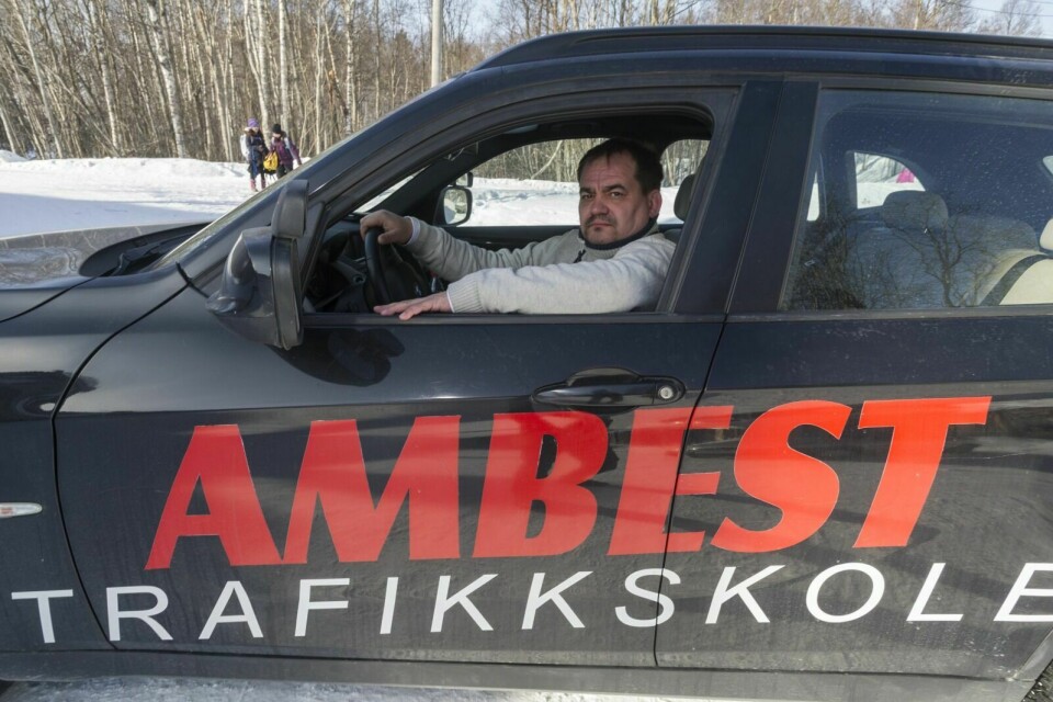 MØTER PROBLEMER: Kjørelærer Oddbjørn Jensen mener Statens vegvesen ikke gjør nok for å legge til rette for avvikling av førerprøven.