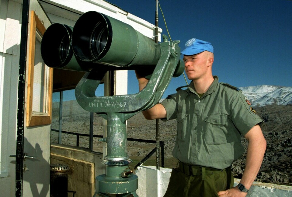 I FN-TJENESTE: En norsk FN-soldat på en observasjonspost i Libanon i 1995. Foto: TORBJØRN KJOSVOLD, FORSVARET