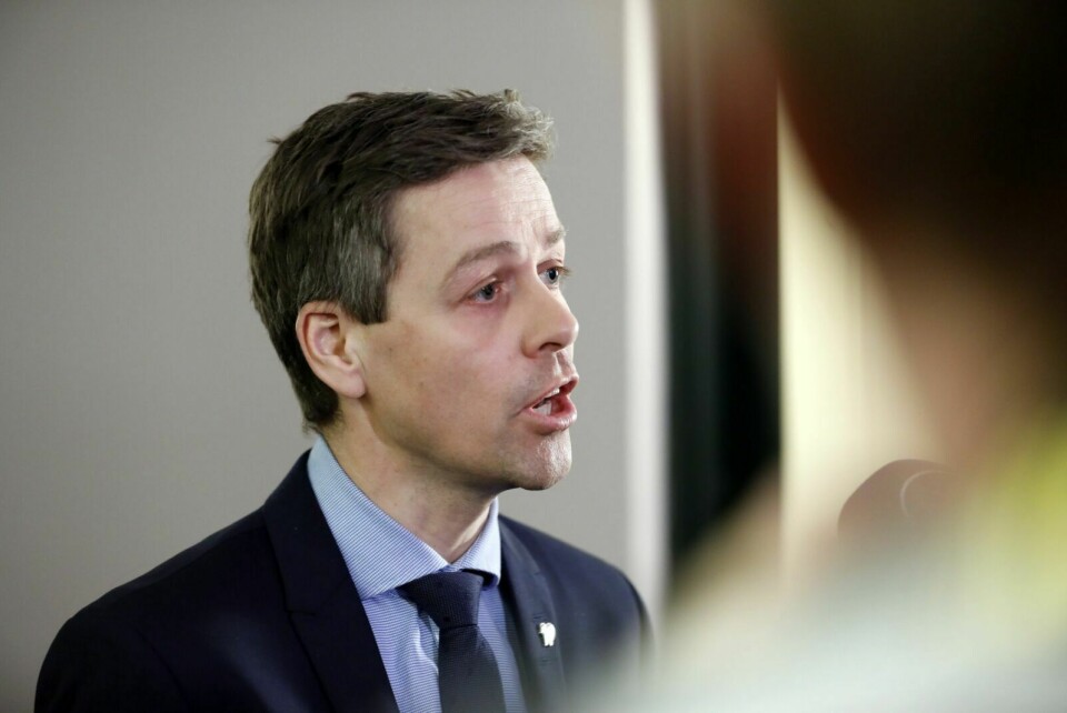 IKKE TILLIT: Knut Arild Hareide, partileder i KrF, uttaler seg til pressen mandag ettermiddag etter partiets ekstraordinære landsstyremøte. Foto: Ørn Borgen / NTB scanpix