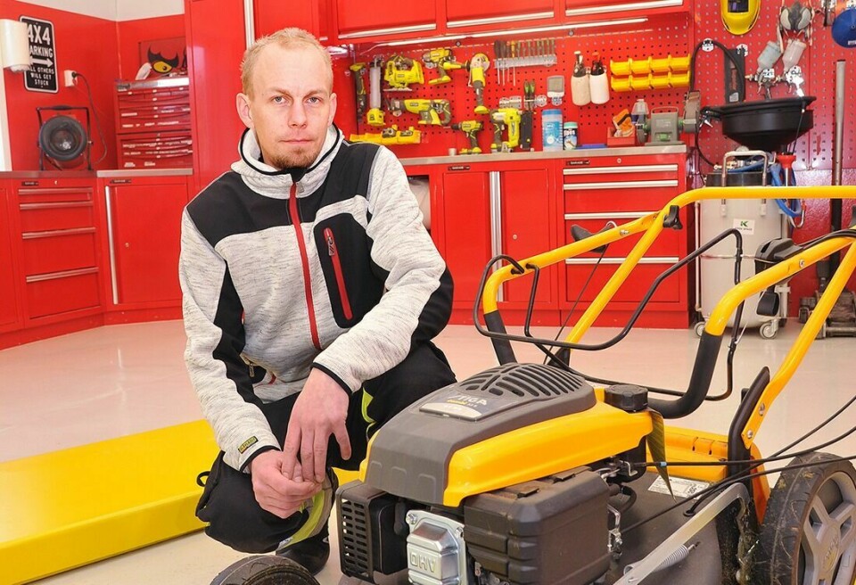 I tillegg til at Gantic AS sitt eneste lokalkontor i nord driver med service og sertifisering av lifter, tilbyr innehaver Svein Arne Rognlund Larsen reparasjon av småmaskiner og montering av tilleggsutstyr til bil. Foto: Kari Anne Skoglund