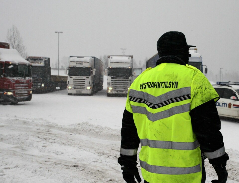 OVERLASTET: Flere kjøretøy ble stoppet i tungtransportkontrollen i Nordkjosbotn tirsdag kveld. Illustrasjonsbilde. Foto: NTB/Scanpix
