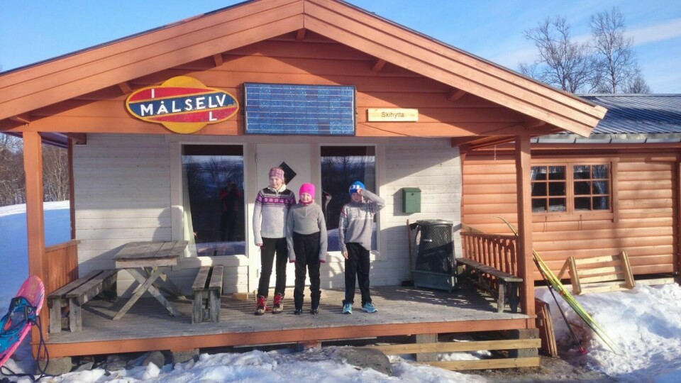 POPULÆRT TURMÅL: Skihytta i Karlstadskaret er et populært turmål. Nå har idrettslagets dugnadsgjengen fått midler til å oppgradere den fra flere hold. Foto: MÅLSELV IDRETTSLAGS SKIHYTTEUTVALG