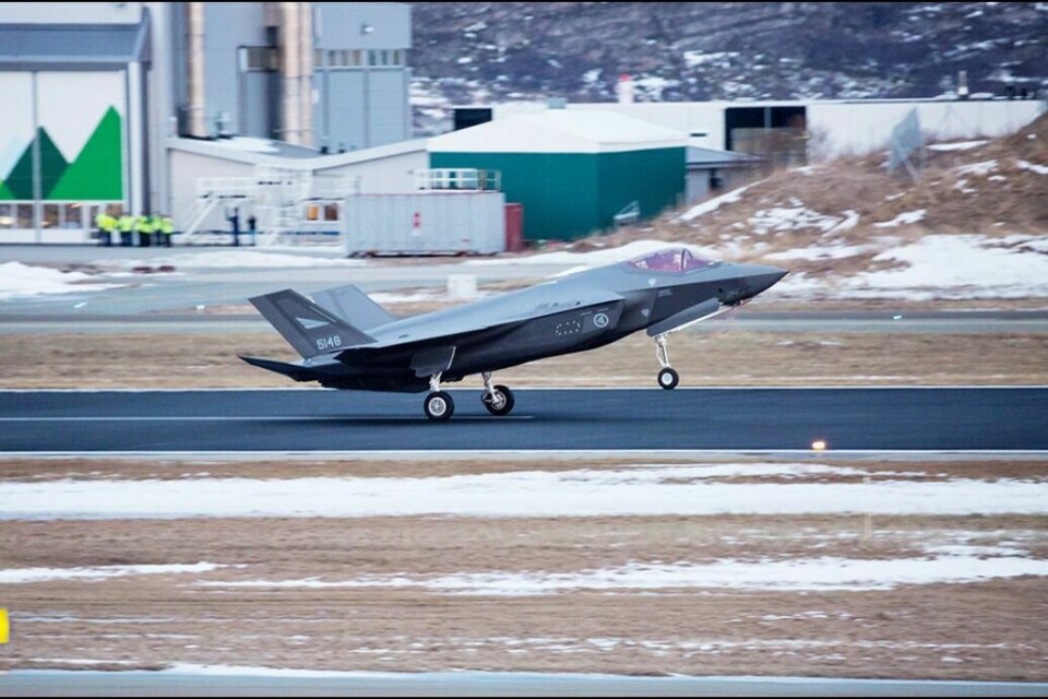 I BODØ: Det er ennå ikke bestemt når kampfly av typen F-35 skal lande på Bardufoss flystasjon for første gang. Bildet ble tatt under den første landinga med F-35 i Bodø 11. januar. Foto: JONAS SELIM, FORSVARET