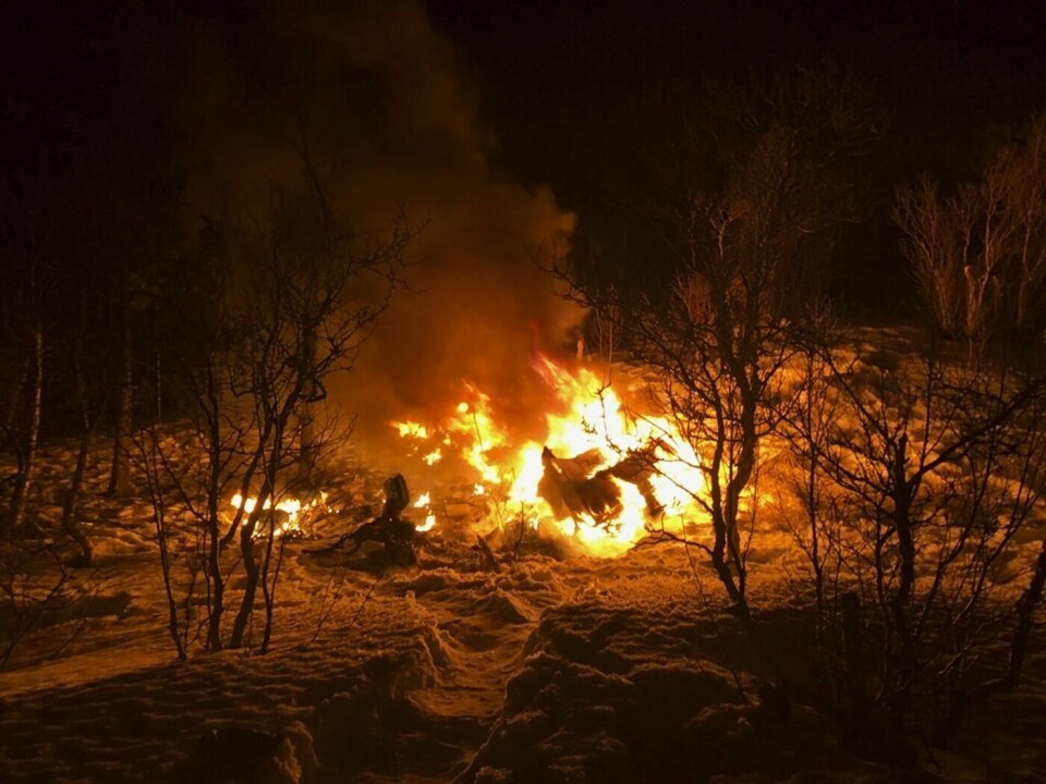Det brøt ut brann i en militær beltebil i Setermoen skytefelt i Troms onsdag kveld. Foto: Forsvaret / NTB scanpix