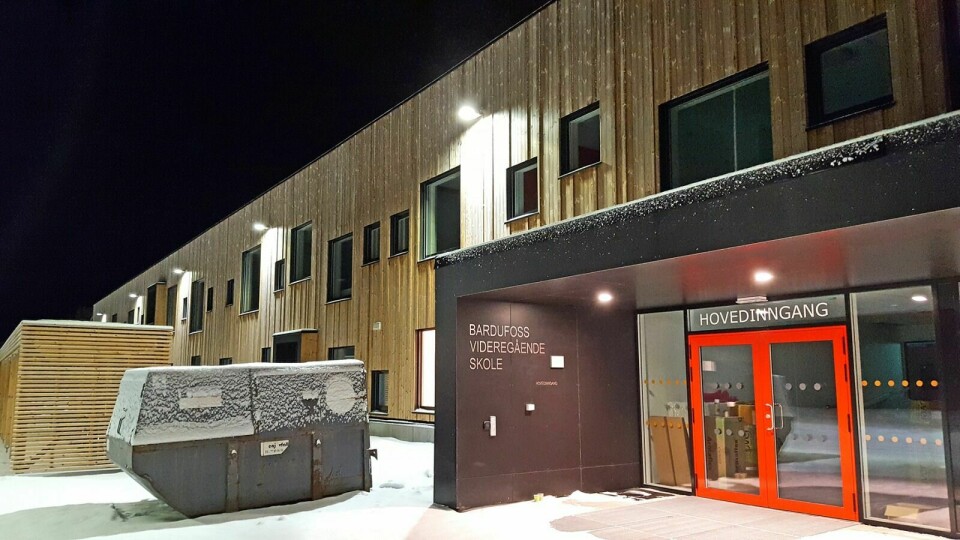 SNART I MÅL: Hvis alt går som planlagt, vil NCC overlevere nye Bardufoss videregående skole til Troms fylkeskommune i løpet av januar. Den siste forsinkelsen skyldes at entreprenøren brukte feil branntettemasse rundt rørene i veggene i bygget.