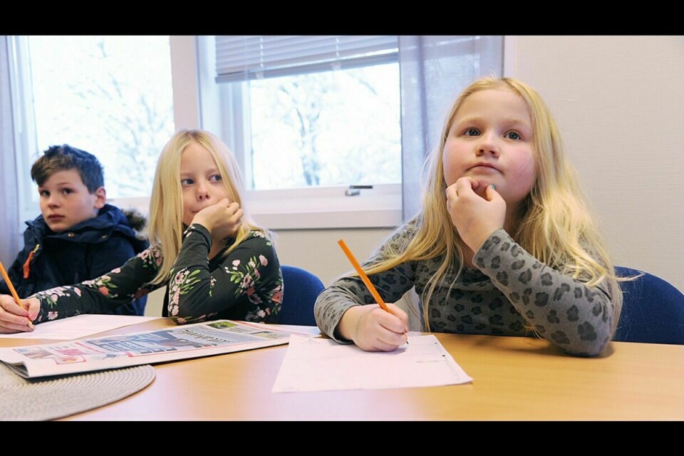 PÅ BESØK: Tirsdag fikk elevene omvisning på avishuset på Olsborg.