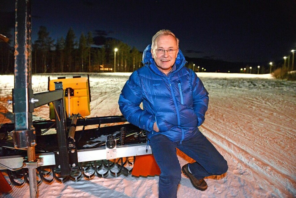 POPULÆRT ANLEGG: Skianlegget på Setermoen er svært mye brukt, og nå er det behov for ny løypemaskin. Utstyret på bildet her er for øvrig Forsvarets løypeutstyr. Foto: Knut Solnes