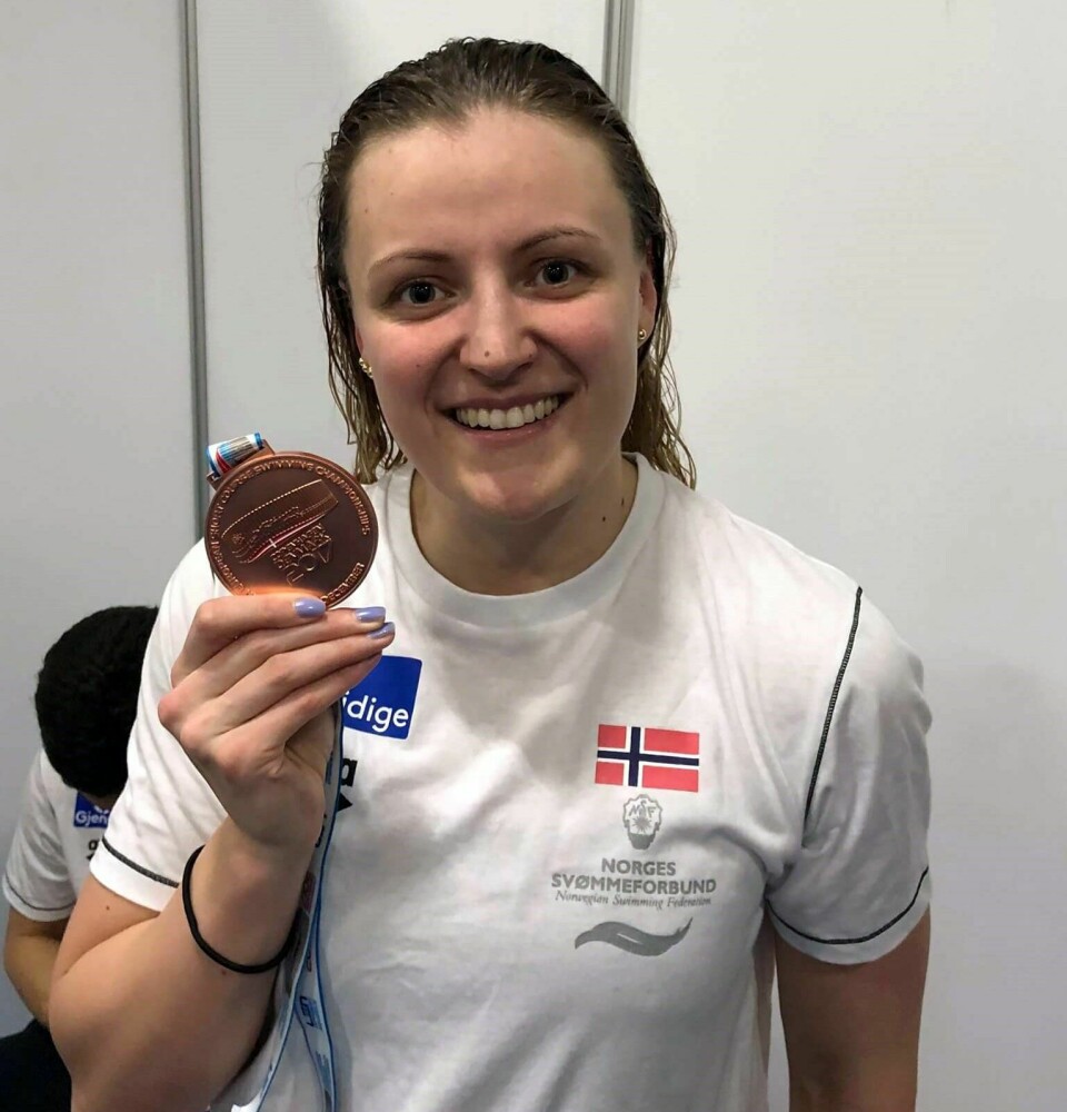 BRONSEJENTA: Susann Bjørnsen med sin aller første internasjonale medalje som hun vant under kortbane-EM i København tidlig fredag kveld. Foto: Privat