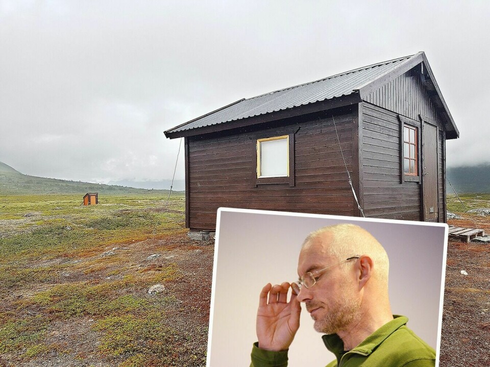OPPGITT: Per Åke Heimdal (innfelt) er oppgitt over at Fylkesmannen i Troms er usikker på om det er hjemmel i reindriftsloven for dem å gi rivningsvedtak på ulovlig oppførte hytter. Selv er Heimdal i ferd med å gi opp i kampen mot de rundt 50 hyttene som er satt opp til nå. (Arkivfoto)