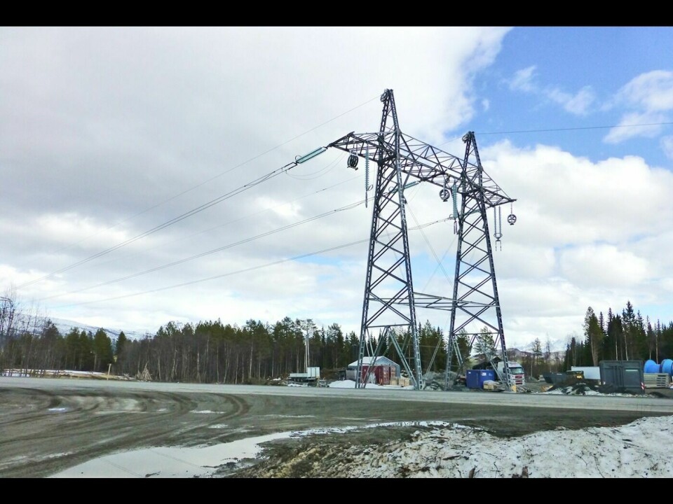 I MÅL: Etter over tre års byggetid er nå den nye kraftledninga mellom Ofoten og Balsfjord ferdigstilt. Den ble satt i drift i går. Bildet ble tatt på Fossmoen i mai i år.