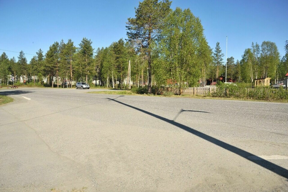 FOR LITE TRAFIKK: Statens vegvesen ønsker ikke å anlegge gangfelt ved Nedre Bardu skole, blant annet på grunn av at trafikkmengden ikke gjør det påkrevd. Foto: Kari Anne Skoglund