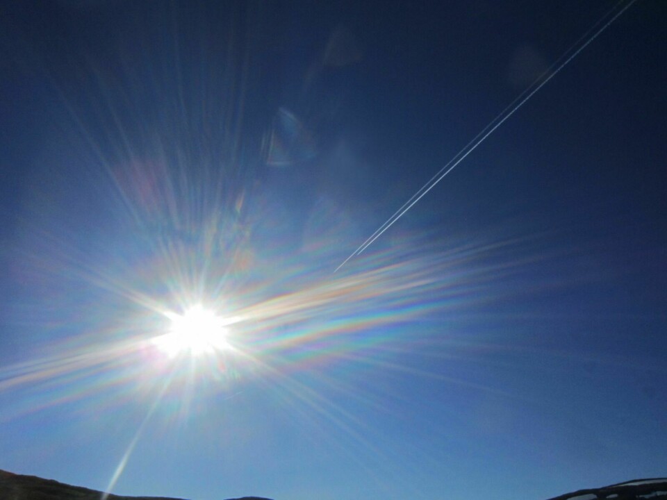 SOL FRA SKYFRI HIMMEL: Denne får du se mye av kommende uke. Nå meldes det sol og varmt så langt værvarslerne kan se framover. Foto: Knut Solnes