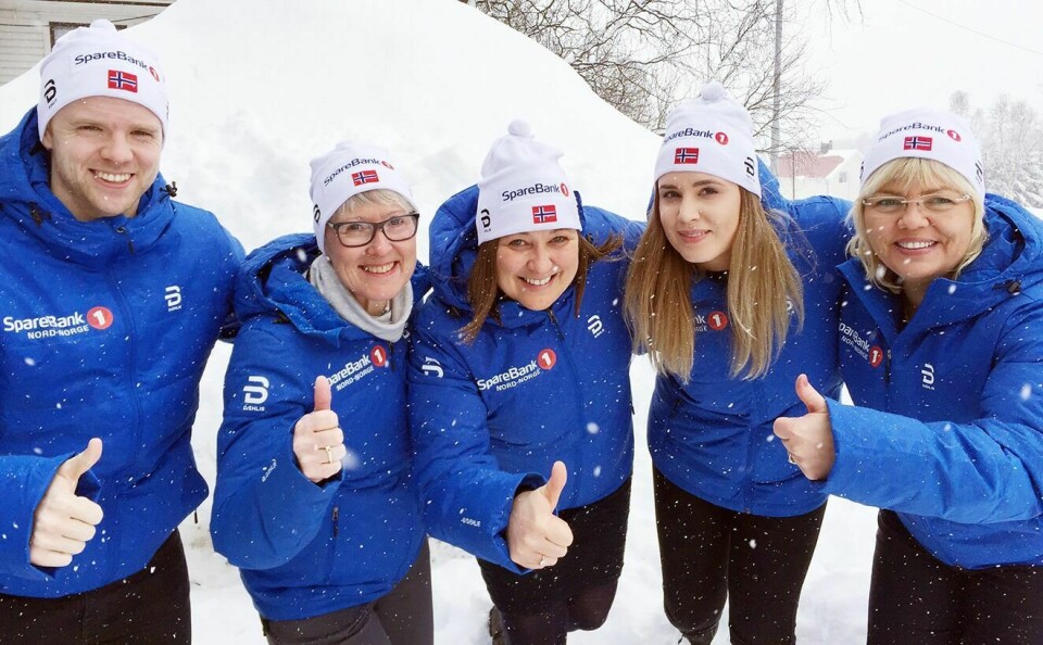 SUPERKLARE: Banksjef Tonje Vik (i midten) og hennes kolleger er klare for skifest for de yngste på Setermoen fredag. Foto: Ivar Løvland
