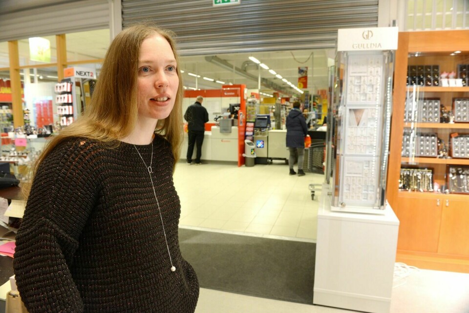 SLUTT: Karin Hasund avvikler drifta av Gulliver på Setermoen. Forretningen holder hus i samme bygget som Coop Extra.