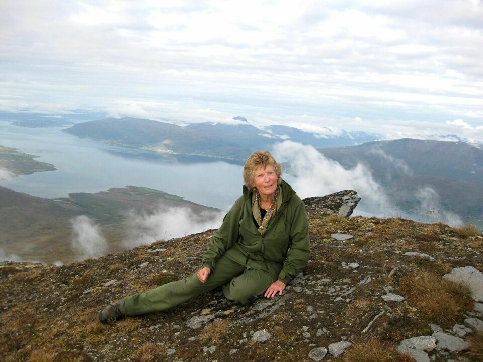 TOPPTUR: I 2011 kom Ågot seg opp på Slettind, 1115 meter over havet. Det er Malangshalvøyas nest høyeste fjell. Foto: PRIVAT