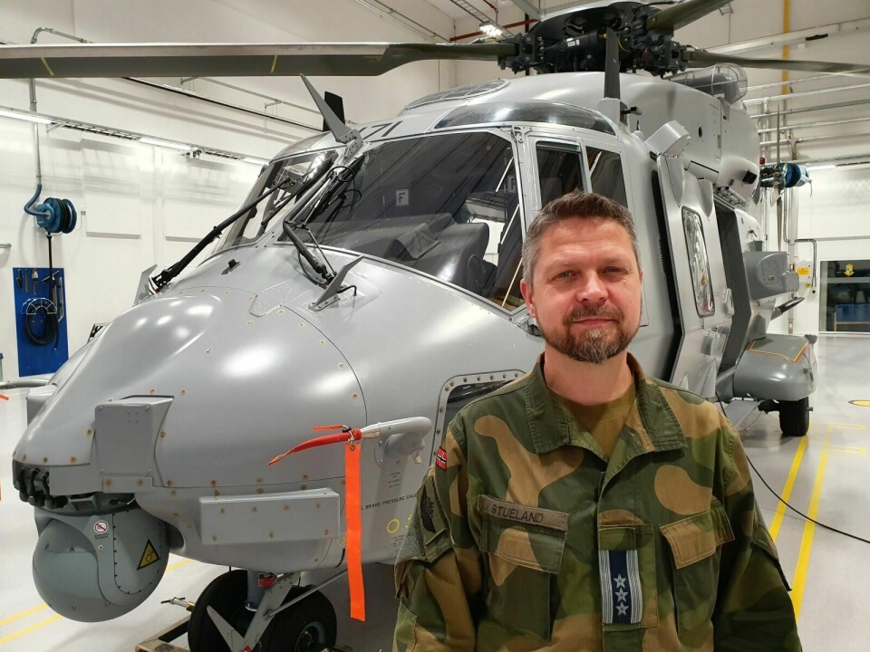 FORTSETTER SOM SJEF: Oberst Eirik Stueland blir fra 1. januar sjef for det som skal hete Maritim helikopterving på Bardufoss flystasjon. – Jeg er optimist og ser særdeles lyst på framtida til helikoptervingen. Det blir en opptrappingsperiode hvor vi har behov for mye personell til NH90-helikoptrene, sier han. Foto: Morten Kasbergsen