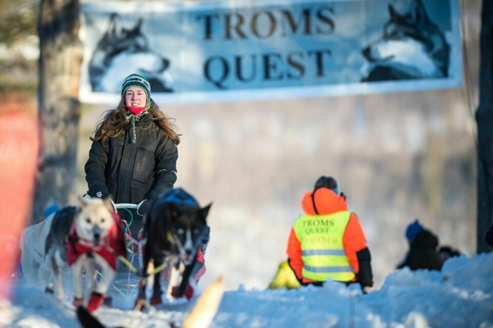 BIDRAR TIL LOKALSAMFUNNET: Årets utgave av Troms Quest kombineres med et intermarked hvor mange lokale aktører i Øverbygd deltar. Her fra fjorårets løp hvor Charlotte Rehnlund var eneste lokale kjører på den 170 km lange distansen. Foto: Ole Reidar Mathisen (arkiv)