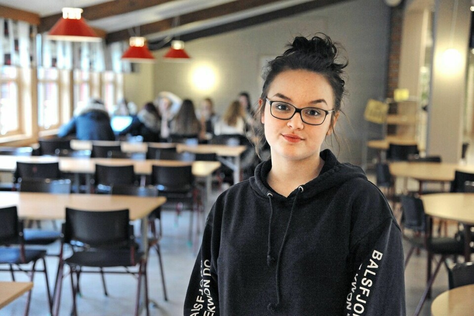SKUFFET: Ungdomsrådsleder Aurora Fykse er skuffet over at to store prosjekter som skal bedre ungdomsmiljøet i kommunen er foreslått kuttet.