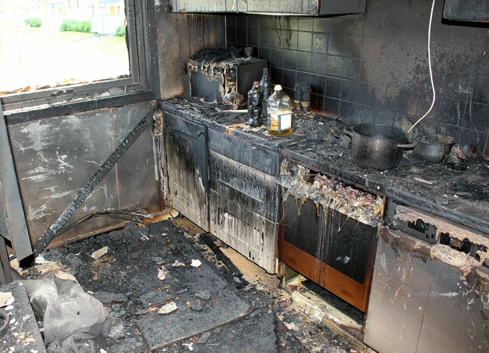 FYR I KOMFYR TAR LIV: En av tre branner i private hjem i fjor startet etter branntilløp på komfyren. (Illustrasjonsfoto)