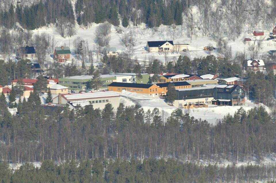 STOR OPPGAVE: Troms Takst AS har talt. De 14 912 kvadratmeterne med bygningsmasse som skal selges på Bardufoss videregående skole har en markedsverdi på 25 millioner kroner. Internatet er ikke en del av taksten fordi det skal driftes videre etter at skolen har flyttet til Rustahøgda.