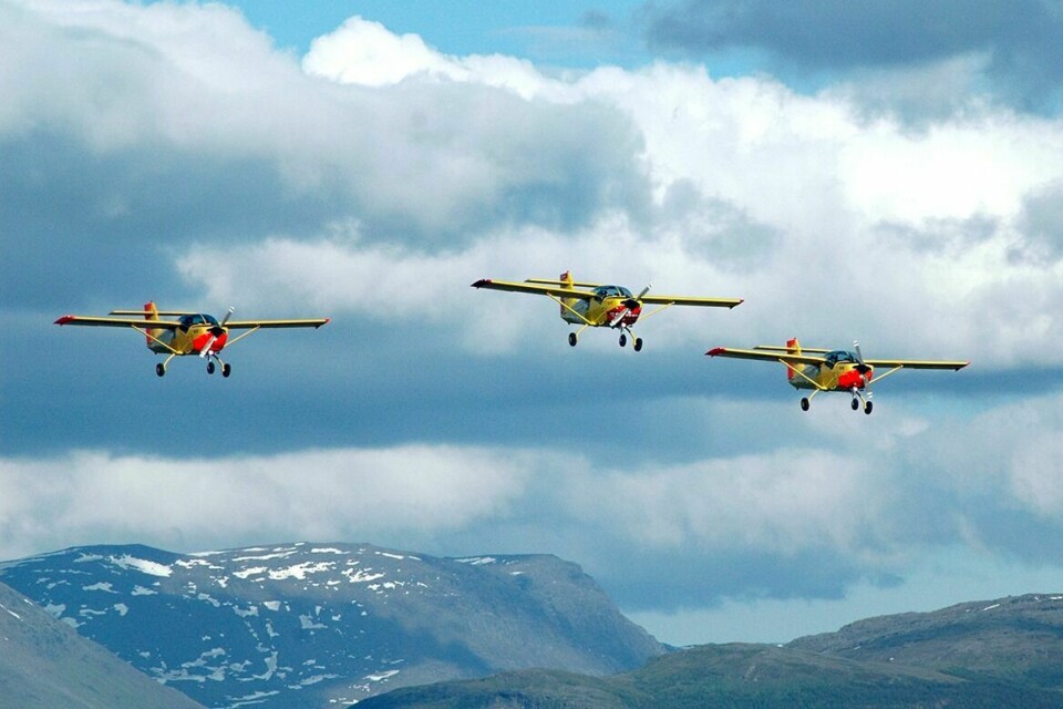 UNDER LUPEN: Luftforsvarets flygeskole med sine Saab Safari-fly har hatt tilhold på Bardufoss siden august 2002. Nå er flygeskolen i spill fordi det skal gjennomføres ei utredning for å finne ut om Luftforsvarets seleksjonsflygning kan gjennomføres i samarbeid med sivile eller gjennom et flernasjonalt samarbeid. (Arkivfoto)