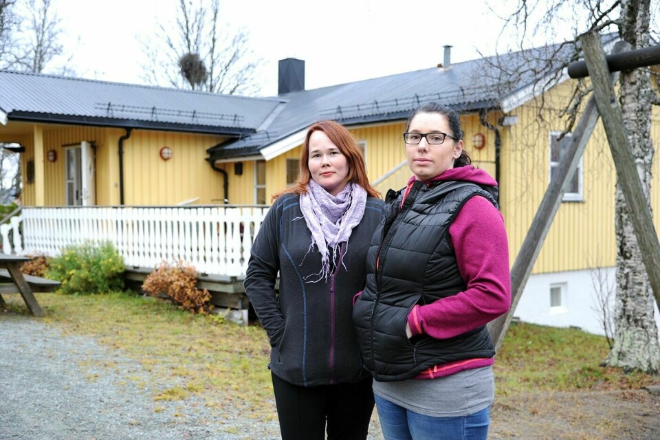 FORTVILER: May Doris Håkonsen og Snefrid Sandmo fortviler over at de kan bli stående uten barnehageplass til barna sine i hjembygda. Nå håper de på velvilje fra kommunen.