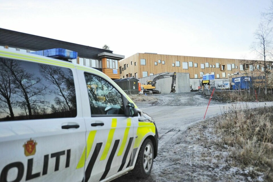 VARETEKTSFENGSLES: De syv pågrepne etter tyveriet ved den nye videregående skolen på Rustahøgda er klare for utlevering til Norge og skal varetektsfengsles i Troms.