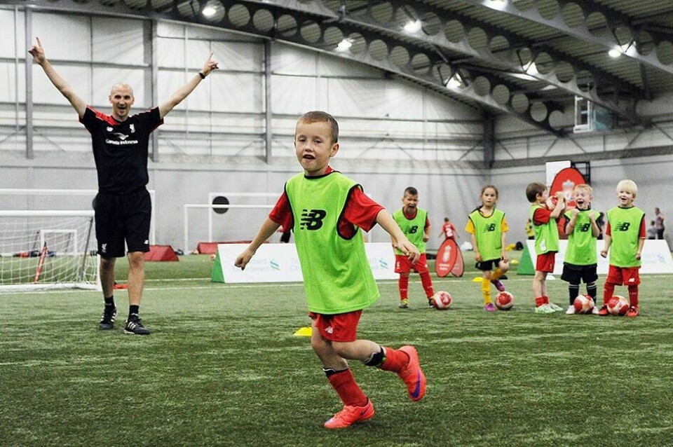 GLEDER SEG: Ole Johan Skogmo og ungene i BOIF gleder seg til fotballskolen med Liverpool-trenere som nærmer seg med stormskritt. Arkivfoto.