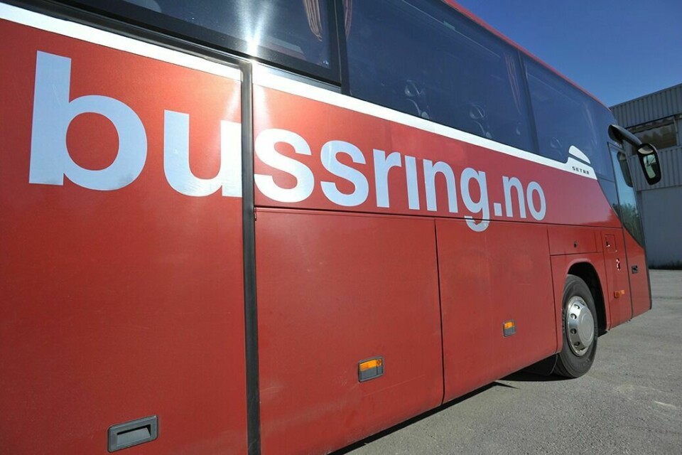 LOKKER TURISTENE UT AV BYEN: Busselskapet Bussring er primus motor for et tilbud for vinterturistene, hvor målet er å få nordlysturistene ut av byen. Det gjør de med daglig bussavgang fra Tromsø til Indre Troms, Narvik og Lyngen. Foto: Terje Tverås