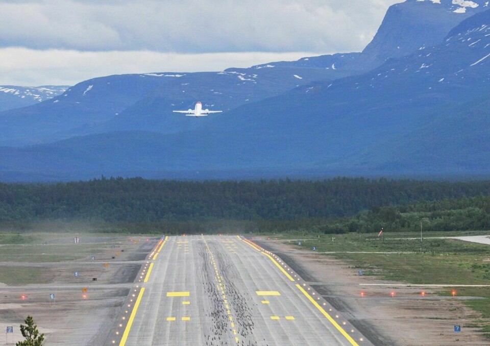 MÅTTE BE OM UTSETTELSE: Bardufoss flystasjon har fått tillatelse til å avslutte et avvik på bane 10 til i slutten av august. Det skal ikke gå utover flysikkerheten.