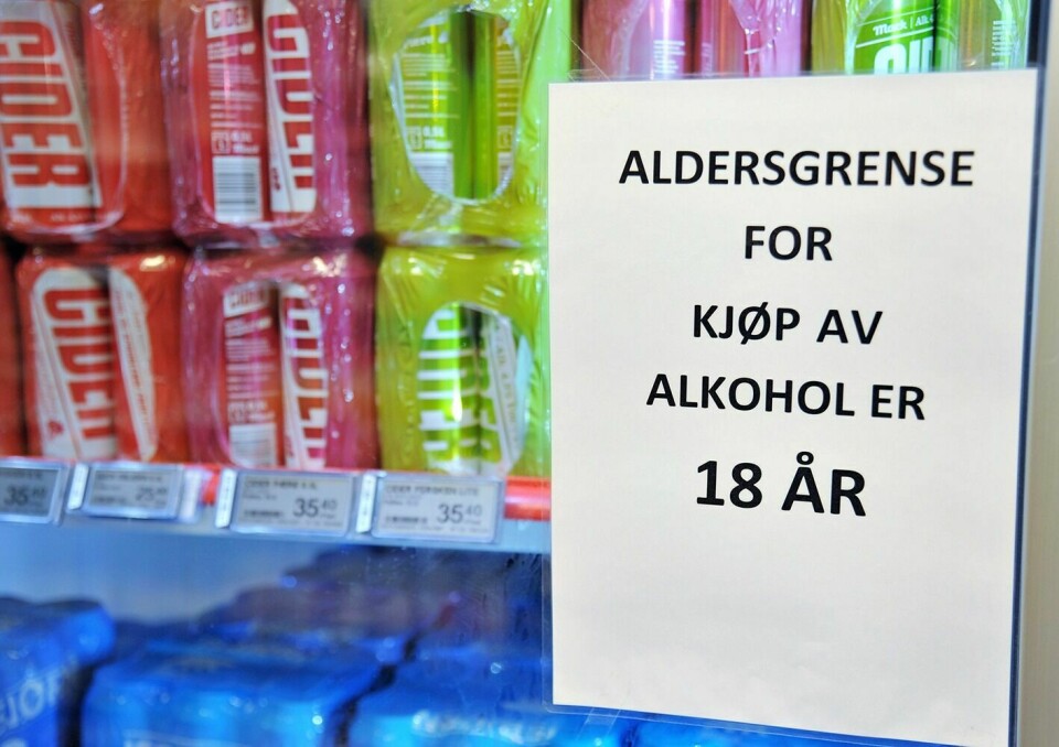 18-ÅRS ALDERSGRENSE: Kontroller utført av ungdomsorganisasjon Juvente viser at enkelte dagligvarebutikker fremdeles selger øl til mindreårige.